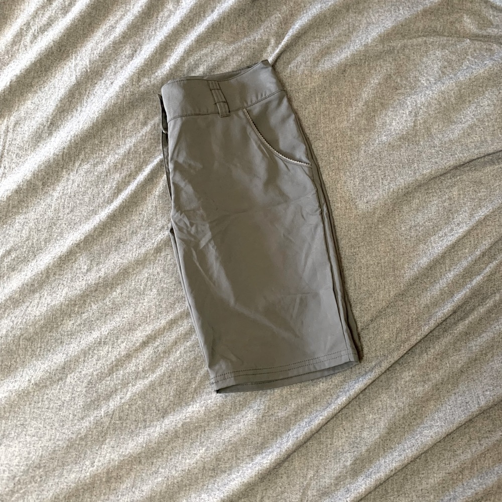 Nancy Lopez Golf Shorts | size 2 | Grey